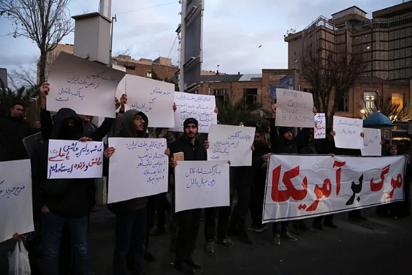 Trump İran'a müdahaleyi askıya aldı! Batı basınında dikkat çeken analiz